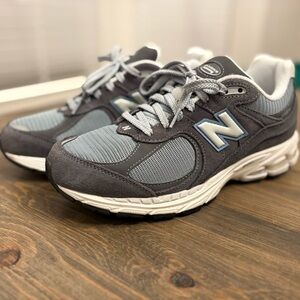 Men’s Grey New Balance 2002r Sneakers